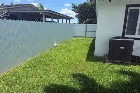 House in Homestead, Florida 3 bedrooms, 123.19 sq.m. № 2177425 - photo 14