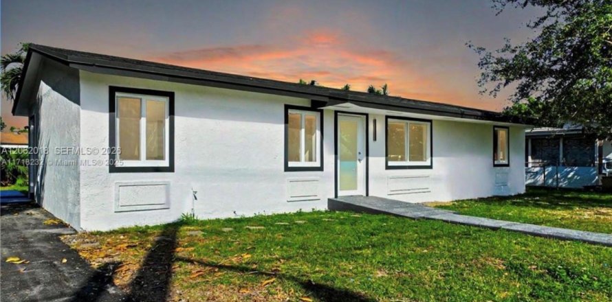 House in Homestead, Florida 3 bedrooms, 123.19 sq.m. № 2177425