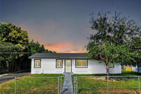 House in Homestead, Florida 3 bedrooms, 123.19 sq.m. № 2177425 - photo 19
