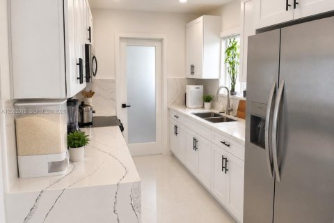 House in Homestead, Florida 3 bedrooms, 123.19 sq.m. № 2177425 - photo 10