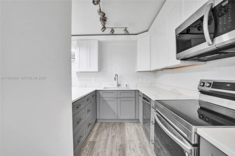 Condominio en venta en North Palm Beach, Florida, 2 dormitorios, 85.47 m2 № 2000255 - foto 6