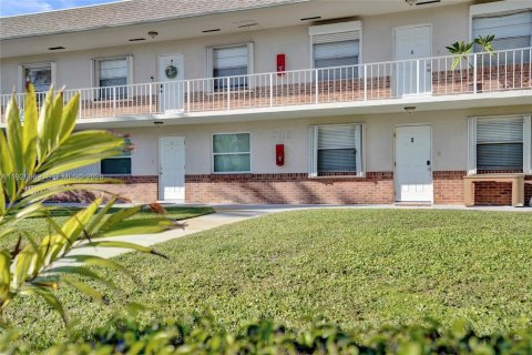 Condominio en venta en North Palm Beach, Florida, 2 dormitorios, 85.47 m2 № 2000255 - foto 2