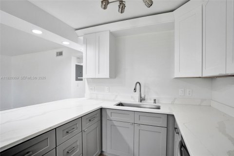 Condominio en venta en North Palm Beach, Florida, 2 dormitorios, 85.47 m2 № 2000255 - foto 7