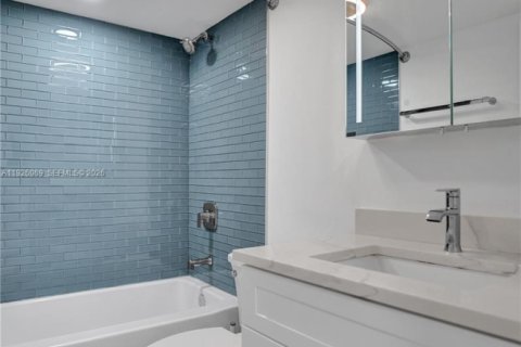 Condominio en venta en North Palm Beach, Florida, 2 dormitorios, 85.47 m2 № 2000255 - foto 19