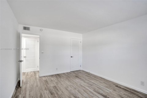 Condominio en venta en North Palm Beach, Florida, 2 dormitorios, 85.47 m2 № 2000255 - foto 28