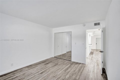 Condominio en venta en North Palm Beach, Florida, 2 dormitorios, 85.47 m2 № 2000255 - foto 23