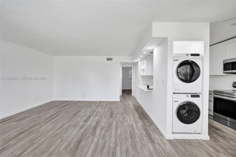 Condominio en venta en North Palm Beach, Florida, 2 dormitorios, 85.47 m2 № 2000255 - foto 3