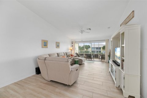 Condo in Punta Gorda, Florida, 3 bedrooms  № 1909924 - photo 14