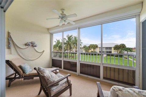 Condo in Punta Gorda, Florida, 3 bedrooms  № 1909924 - photo 17