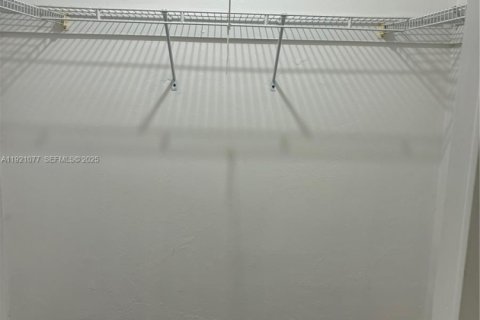 Villa ou maison à louer à Hollywood, Floride: 3 chambres, 134.34 m2 № 1984370 - photo 6