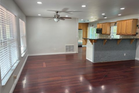 Villa ou maison à louer à Hollywood, Floride: 3 chambres, 134.34 m2 № 1984370 - photo 15