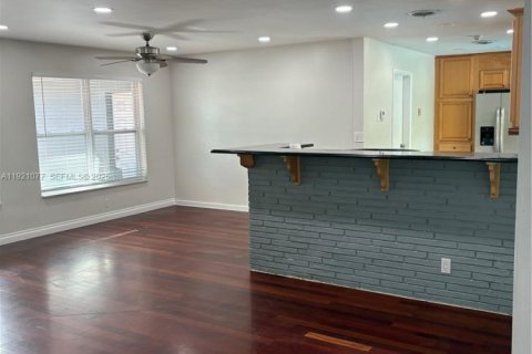 Villa ou maison à louer à Hollywood, Floride: 3 chambres, 134.34 m2 № 1984370 - photo 13