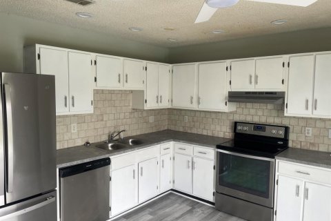 Villa ou maison à vendre à Palm Bay, Floride: 4 chambres, 119.29 m2 № 2252745 - photo 3