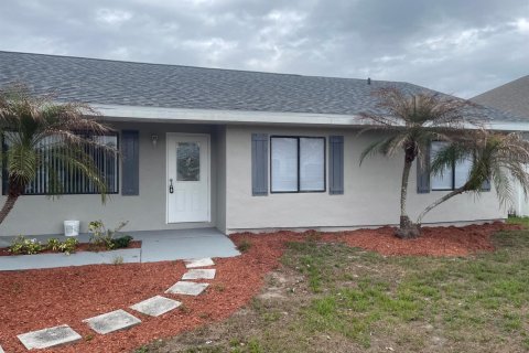 Villa ou maison à Palm Bay, Floride 4 chambres, 119.29 m2 № 2252745
