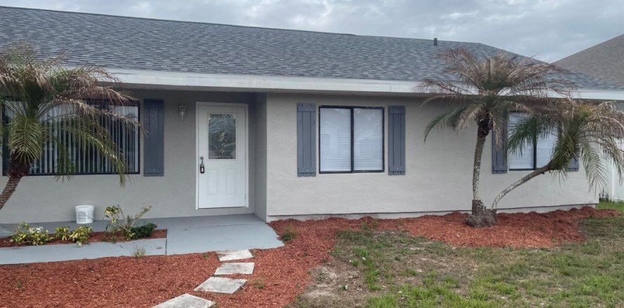 Villa ou maison à Palm Bay, Floride 4 chambres, 119.29 m2 № 2252745