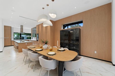 House in Miami, Florida 7 bedrooms, 570.23 sq.m. № 2030128 - photo 13
