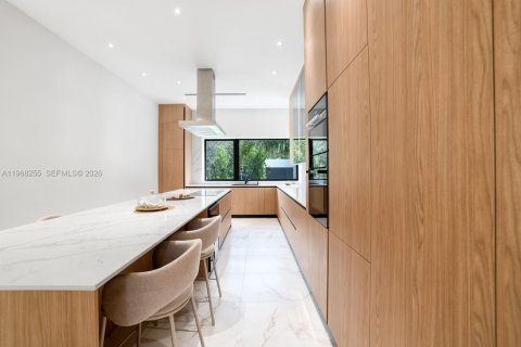 House in Miami, Florida 7 bedrooms, 570.23 sq.m. № 2030128 - photo 17