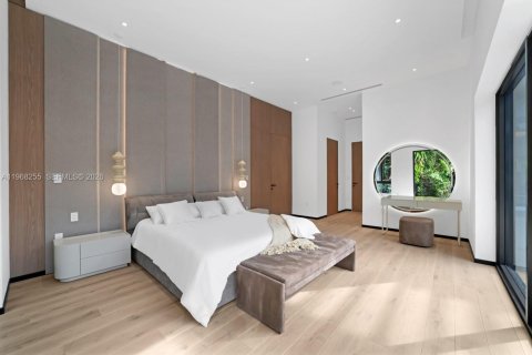 House in Miami, Florida 7 bedrooms, 570.23 sq.m. № 2030128 - photo 30