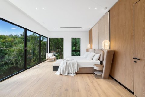 House in Miami, Florida 7 bedrooms, 570.23 sq.m. № 2030128 - photo 21