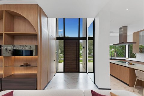 House in Miami, Florida 7 bedrooms, 570.23 sq.m. № 2030128 - photo 6