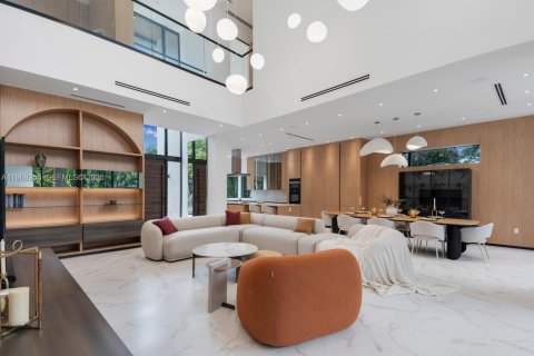 House in Miami, Florida 7 bedrooms, 570.23 sq.m. № 2030128 - photo 10