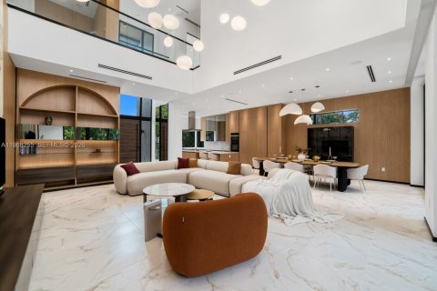 House in Miami, Florida 7 bedrooms, 570.23 sq.m. № 2030128 - photo 12