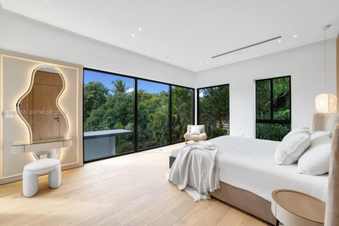 House in Miami, Florida 7 bedrooms, 570.23 sq.m. № 2030128 - photo 22