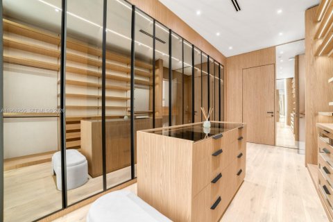 House in Miami, Florida 7 bedrooms, 570.23 sq.m. № 2030128 - photo 27