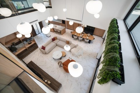House in Miami, Florida 7 bedrooms, 570.23 sq.m. № 2030128 - photo 20