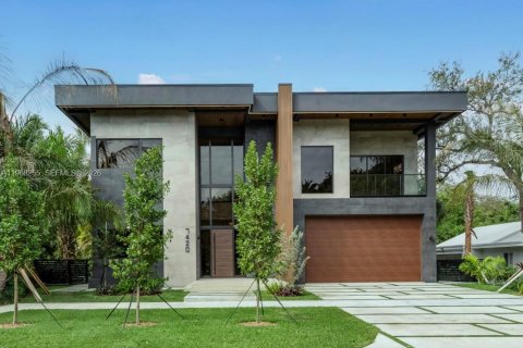 House in Miami, Florida 7 bedrooms, 570.23 sq.m. № 2030128