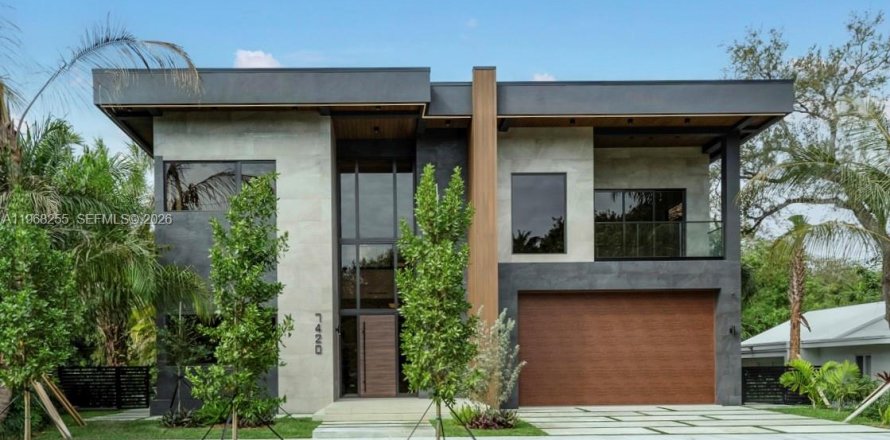House in Miami, Florida 7 bedrooms, 570.23 sq.m. № 2030128