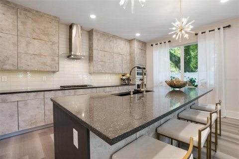 House in Clearwater, Florida 4 bedrooms, 233.93 sq.m. № 2105273 - photo 17