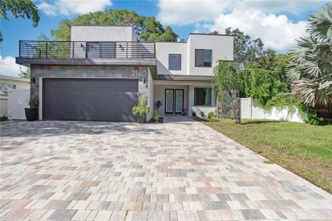 House in Clearwater, Florida 4 bedrooms, 233.93 sq.m. № 2105273