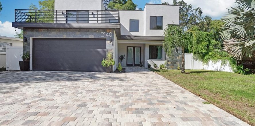 House in Clearwater, Florida 4 bedrooms, 233.93 sq.m. № 2105273