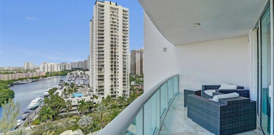 Condominio en Aventura, Florida, 3 dormitorios № 1947481