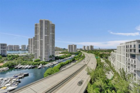 Condominio en venta en Aventura, Florida, 3 dormitorios, 169.55 m2 № 1947481 - foto 2