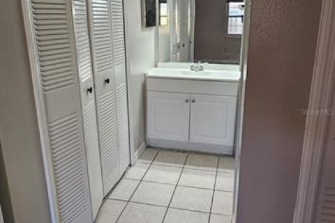Condo in Kissimmee, Florida, 2 bedrooms № 2208230 - photo 2