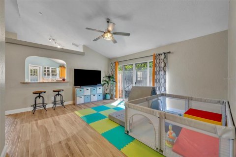 House in Sanford, Florida 4 bedrooms, 256.69 sq.m. № 1913704 - photo 9
