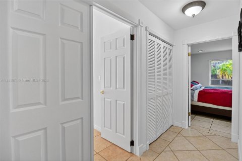 Casa en venta en Palmetto Bay, Florida, 5 dormitorios, 304.91 m2 № 2060094 - foto 19