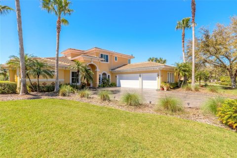 House in Daytona Beach, Florida 5 bedrooms, 344.11 sq.m. № 1585711 - photo 1