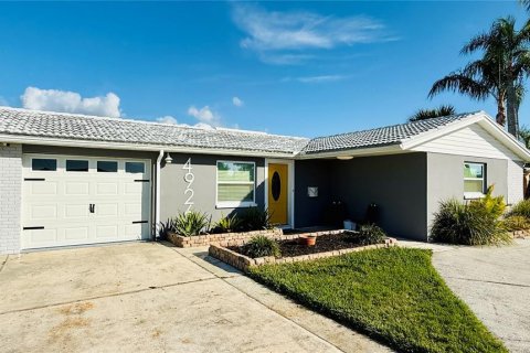 House in New Port Richey, Florida 3 bedrooms, 175.4 sq.m. № 2209752
