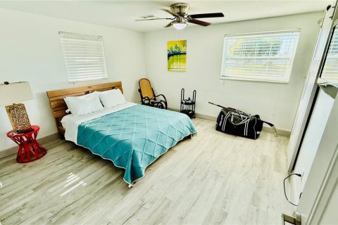 House in New Port Richey, Florida 3 bedrooms, 175.4 sq.m. № 2209752 - photo 20