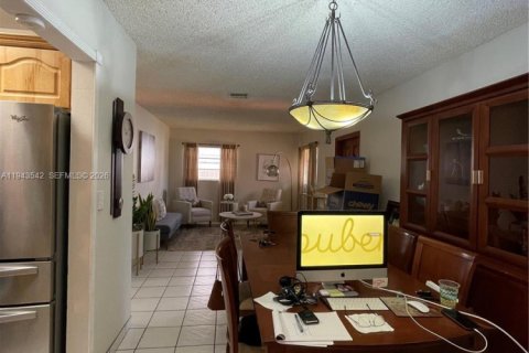 Immobilier commercial à vendre à Miami, Floride: 255.67 m2 № 2002684 - photo 8