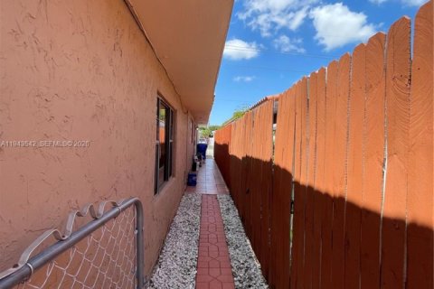 Immobilier commercial à vendre à Miami, Floride: 255.67 m2 № 2002684 - photo 25