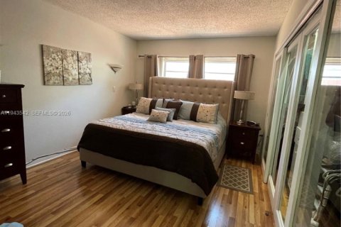 Immobilier commercial à vendre à Miami, Floride: 255.67 m2 № 2002684 - photo 2