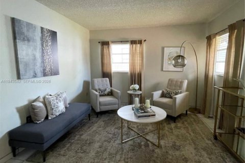 Immobilier commercial à vendre à Miami, Floride: 255.67 m2 № 2002684 - photo 4