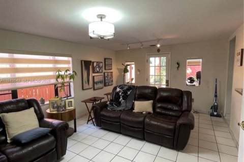 Immobilier commercial à vendre à Miami, Floride: 255.67 m2 № 2002684 - photo 5