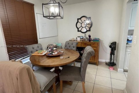 Immobilier commercial à vendre à Miami, Floride: 255.67 m2 № 2002684 - photo 16