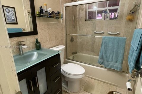 Immobilier commercial à vendre à Miami, Floride: 255.67 m2 № 2002684 - photo 3