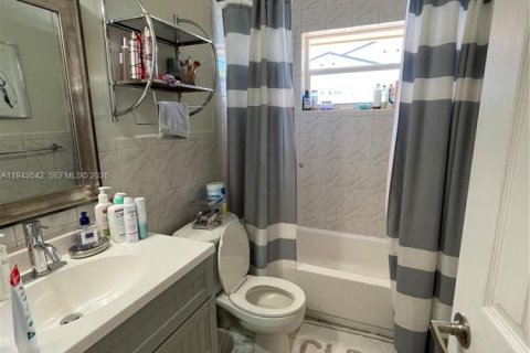 Immobilier commercial à vendre à Miami, Floride: 255.67 m2 № 2002684 - photo 19